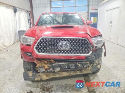 Piąte zdjęcie samochodu w środku: 2019 TOYOTA TACOMA VIN:3TMCZ5AN5KM228649 - miniatura