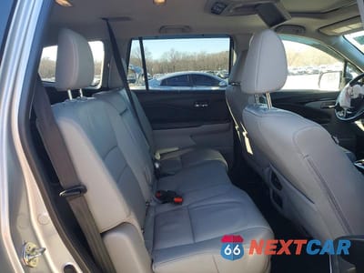 Zdjęcie 11 z 12 samochodu: 2017 HONDA PILOT TOURING VIN:5FNYF6H95HB006865 - miniatura