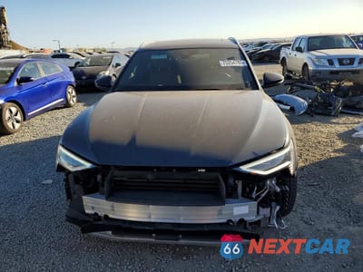 Piąte zdjęcie samochodu w środku: 2022 AUDI E-TRON PREMIUM PLUS VIN:WA1LAAGE7NB014081 - miniatura