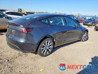 Trzecie zdjęcie samochodu z tyłu: 2025 TESLA MODEL 3 VIN:5YJ3E1EA4SF035327 - miniatura