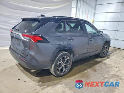 Trzecie zdjęcie samochodu z tyłu: 2024 TOYOTA RAV4 PRIME XSE VIN:JTMFB3FV3RD192691 - miniatura
