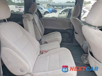 Zdjęcie 11 z 12 samochodu: 2017 TOYOTA SIENNA LE VIN:5TDKZ3DC8HS776292 - miniatura