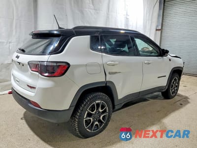 Trzecie zdjęcie samochodu z tyłu: 2025 JEEP COMPASS TRAILHAWK VIN:3C4NJDDN5ST564250 - miniatura
