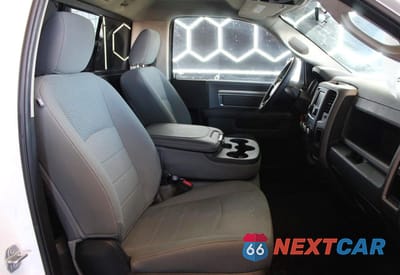 Piąte zdjęcie samochodu w środku: 2019 RAM 1500 CLASSIC TRADESMAN VIN:3C6JR6DT4KG506907 - miniatura