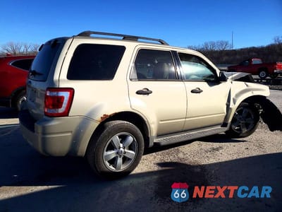 Trzecie zdjęcie samochodu z tyłu: 2010 FORD ESCAPE XLT VIN:1FMCU9D73AKD45831 - miniatura