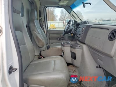 Zdjęcie 10 z 12 samochodu: 2015 FORD ECONOLINE E350 SUPER DUTY CUTAWAY VAN VIN:1FDWE3FL0FDA12581 - miniatura