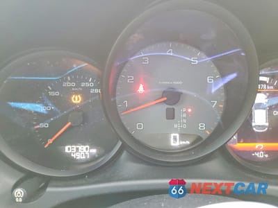 Zdjęcie 9 z 12 samochodu: 2018 PORSCHE MACAN S VIN:WP1AB2A51JLB37189 - miniatura