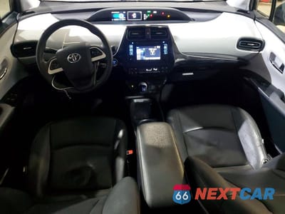 Zdjęcie 8 z 13 samochodu: 2016 TOYOTA PRIUS TWO VIN:JTDKBRFU6G3503509 - miniatura