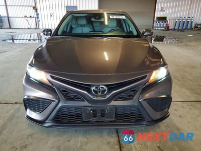 Piąte zdjęcie samochodu w środku: 2022 TOYOTA CAMRY SE VIN:4T1T11AK3NU713258 - miniatura