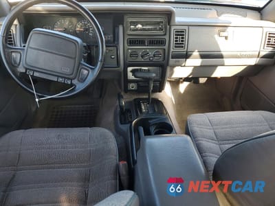 Zdjęcie 8 z 14 samochodu: 1993 JEEP GRAND CHEROKEE VIN:1J4GZ68SXPC582043 - miniatura