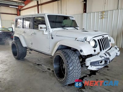 Czwarte zdjęcie samochodu z boku: 2015 JEEP WRANGLER UNLIMITED SAHARA VIN:1C4BJWEG1FL643527 - miniatura