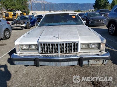 Piąte zdjęcie samochodu w środku: 1985 MERCURY MARQUIS COLONY PARK VIN:2MEBP94F2FX626360 - miniatura