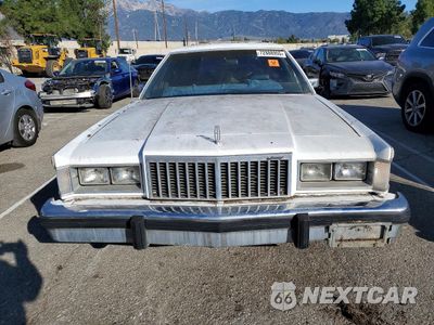 Piąte zdjęcie samochodu w środku: 1985 MERCURY MARQUIS COLONY PARK VIN:2MEBP94F2FX626360 - miniatura