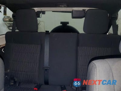 Zdjęcie 10 z 12 samochodu: 2012 JEEP WRANGLER UNLIMITED SPORT VIN:1C4BJWDG0CL135448 - miniatura