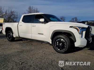 Czwarte zdjęcie samochodu z boku: 2022 TOYOTA TUNDRA CREWMAX SR5 VIN:5TFLA5EC8NX004418 - miniatura
