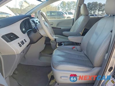 Zdjęcie 7 z 12 samochodu: 2014 TOYOTA SIENNA XLE VIN:5TDYK3DC7ES408759 - miniatura