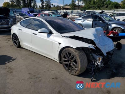 Czwarte zdjęcie samochodu z boku: 2021 TESLA MODEL S VIN:5YJSA1E60MF437237 - miniatura