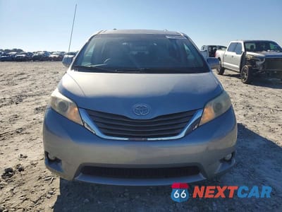 Piąte zdjęcie samochodu w środku: 2014 TOYOTA SIENNA XLE VIN:5TDYK3DC7ES408759 - miniatura