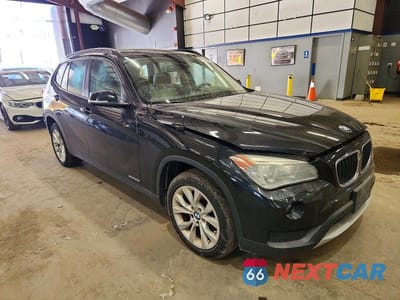 Czwarte zdjęcie samochodu z boku: 2014 BMW X1 XDRIVE28I VIN:WBAVL1C54EVY20583 - miniatura