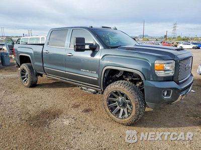 Czwarte zdjęcie samochodu z boku: 2017 GMC SIERRA K2500 DENALI VIN:1GT12UEY9HF173786 - miniatura