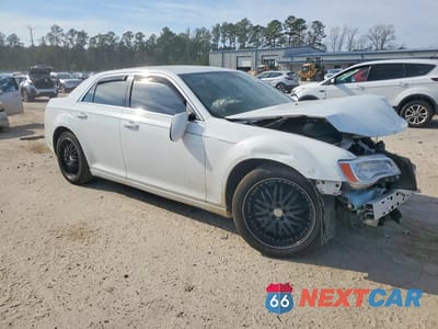 Czwarte zdjęcie samochodu z boku: 2014 CHRYSLER 300 VIN:2C3CCAAG9EH354810 - miniatura