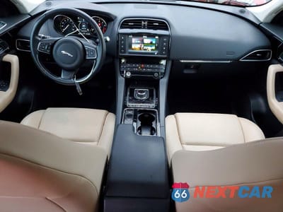 Zdjęcie 8 z 12 samochodu: 2018 JAGUAR F-PACE PREMIUM VIN:SADCJ2GX7JA321185 - miniatura