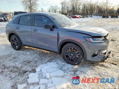 Czwarte zdjęcie samochodu z boku: 2026 HONDA HR-V SPORT VIN:3CZRZ2H53TM739206 - miniatura