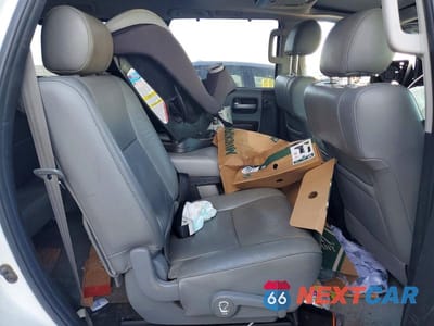 Zdjęcie 11 z 13 samochodu: 2011 TOYOTA SEQUOIA PLATINUM VIN:5TDDW5G17BS041415 - miniatura