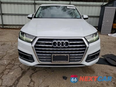 Piąte zdjęcie samochodu w środku: 2019 AUDI Q7 PREMIUM PLUS VIN:WA1LAAF75KD007651 - miniatura