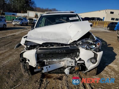 Piąte zdjęcie samochodu w środku: 2024 TOYOTA 4RUNNER SR5/SR5 PREMIUM VIN:JTENU5JR4R6223927 - miniatura