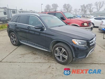 Czwarte zdjęcie samochodu z boku: 2017 MERCEDES-BENZ GLC 300 4MATIC VIN:WDC0G4KB4HF199669 - miniatura