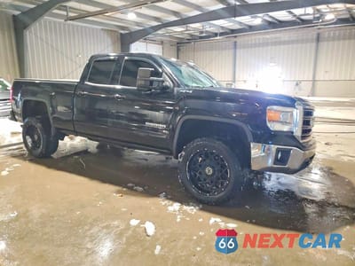Czwarte zdjęcie samochodu z boku: 2015 GMC SIERRA K1500 SLE VIN:1GTV2UEC0FZ386384 - miniatura