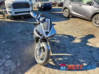 Drugie zdjęcie samochodu z przodu: 2003 YAMAHA YZFR6 L VIN:JYARJ06E03A006219 - miniatura