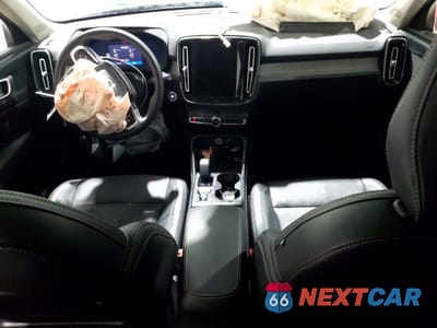 Zdjęcie 8 z 14 samochodu: 2025 VOLVO XC40 CORE VIN:YV4L12UJ2S2607465 - miniatura