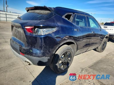 Trzecie zdjęcie samochodu z tyłu: 2020 CHEVROLET BLAZER 1LT VIN:3GNKBBRA0LS617204 - miniatura