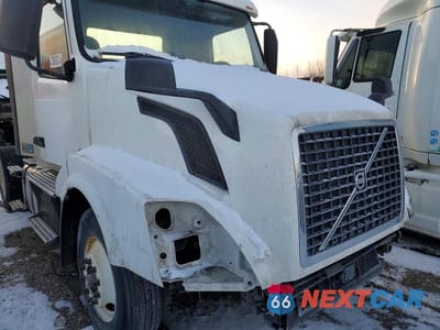 Zdjęcie 7 z 10 samochodu: 2017 VOLVO VNL SEMI TRUCK VIN:4V4N39TGXHN987946 - miniatura