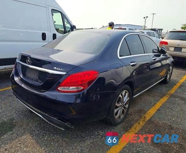 Czwarte zdjęcie samochodu z boku: 2017 MERCEDES-BENZ C 300 4MATIC VIN:55SWF4KBXHU216920 - miniatura