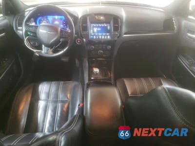 Zdjęcie 8 z 11 samochodu: 2022 CHRYSLER 300 S VIN:2C3CCABGXNH190837 - miniatura