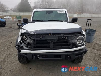 Piąte zdjęcie samochodu w środku: 2022 FORD BRONCO BASE VIN:1FMEE5BP1NLA79825 - miniatura