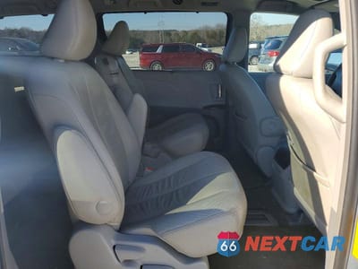 Zdjęcie 11 z 12 samochodu: 2014 TOYOTA SIENNA XLE VIN:5TDYK3DC7ES408759 - miniatura
