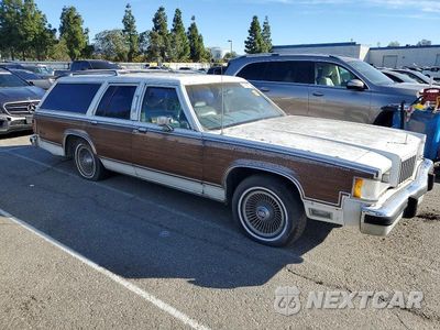 Czwarte zdjęcie samochodu z boku: 1985 MERCURY MARQUIS COLONY PARK VIN:2MEBP94F2FX626360 - miniatura