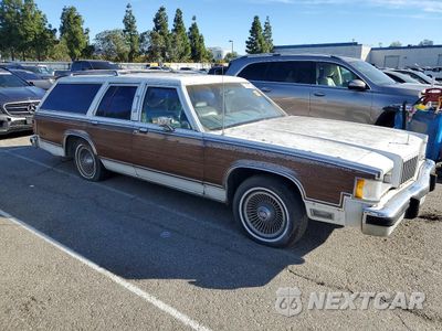 Czwarte zdjęcie samochodu z boku: 1985 MERCURY MARQUIS COLONY PARK VIN:2MEBP94F2FX626360 - miniatura