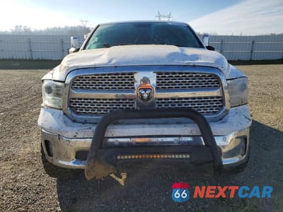 Piąte zdjęcie samochodu w środku: 2017 RAM 1500 LARAMIE VIN:1C6RR7NM6HS749538 - miniatura