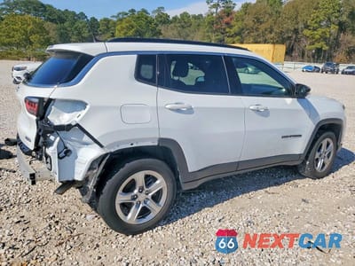 Trzecie zdjęcie samochodu z tyłu: 2023 JEEP COMPASS LATITUDE VIN:3C4NJDBN6PT553056 - miniatura