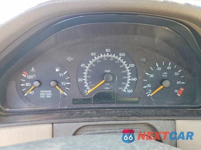 Zdjęcie 9 z 11 samochodu: 1996 MERCEDES-BENZ E 320 VIN:WDBJF55FXTJ010822 - miniatura