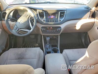 Zdjęcie 8 z 12 samochodu: 2018 HYUNDAI TUCSON SE VIN:KM8J2CA48JU614284 - miniatura