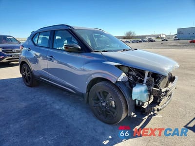 Czwarte zdjęcie samochodu z boku: 2022 NISSAN KICKS SR VIN:3N1CP5DV8NL517295 - miniatura