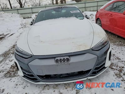 Piąte zdjęcie samochodu w środku: 2022 AUDI E-TRON GT PRESTIGE VIN:WAUDJBFW9N7003898 - miniatura