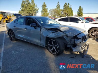 Czwarte zdjęcie samochodu z boku: 2025 VOLVO S60 PLUS VIN:7JRL12FC4SG369317 - miniatura