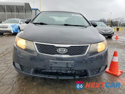 Piąte zdjęcie samochodu w środku: 2011 KIA FORTE EX VIN:KNAFU4A25B5455886 - miniatura